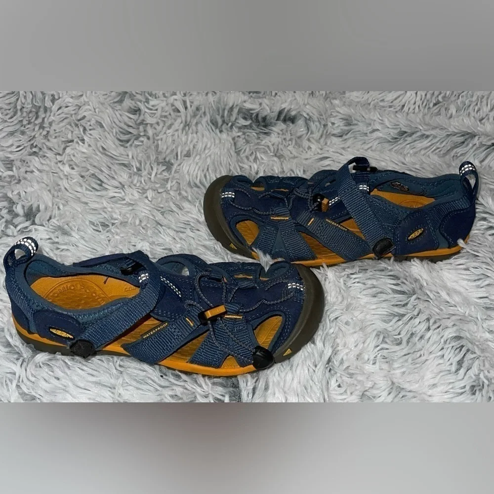 Keen color kids